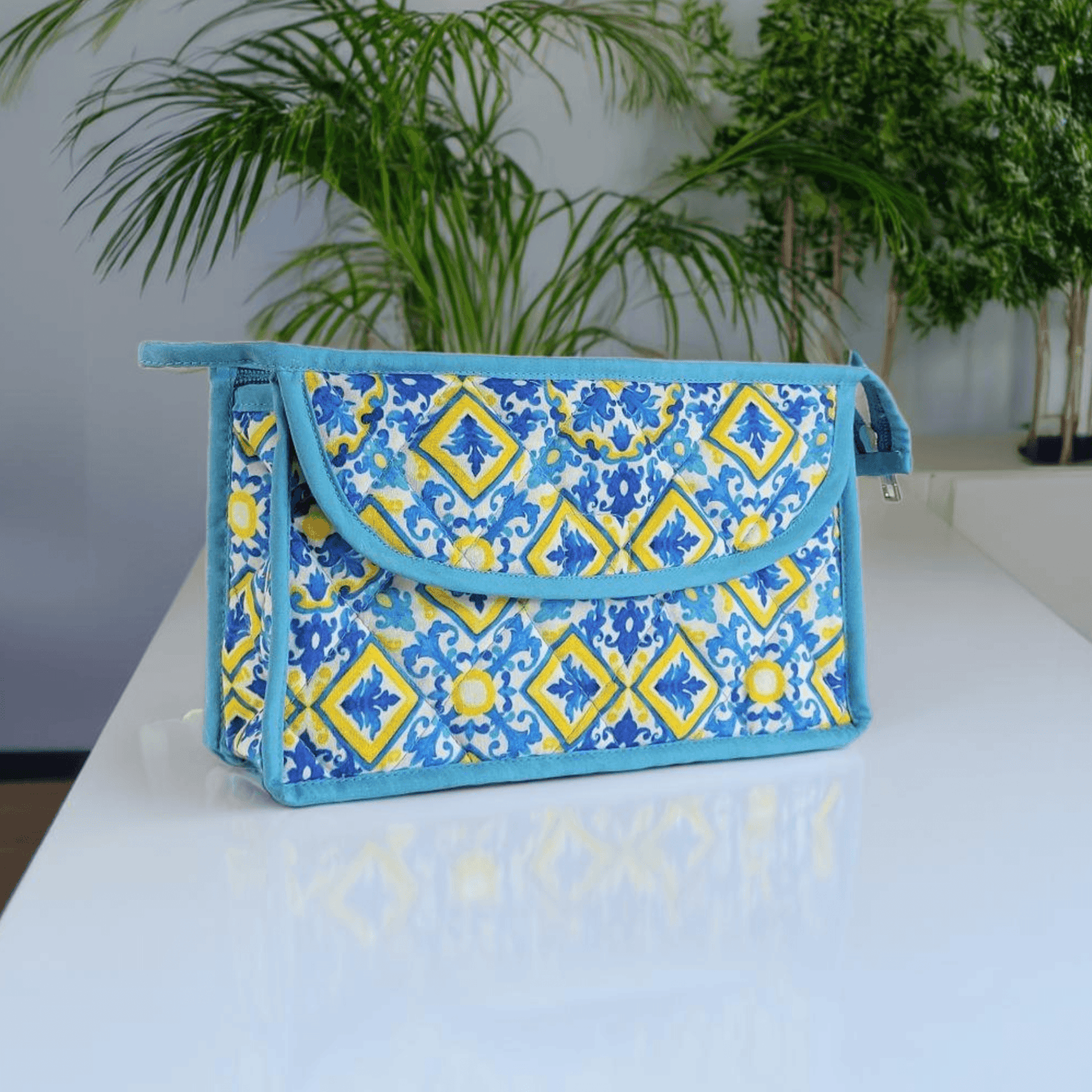 Vintage Cosmetic Travel Case, Women's Makeup Organizer with Compartments I 7.5L x 4.25W