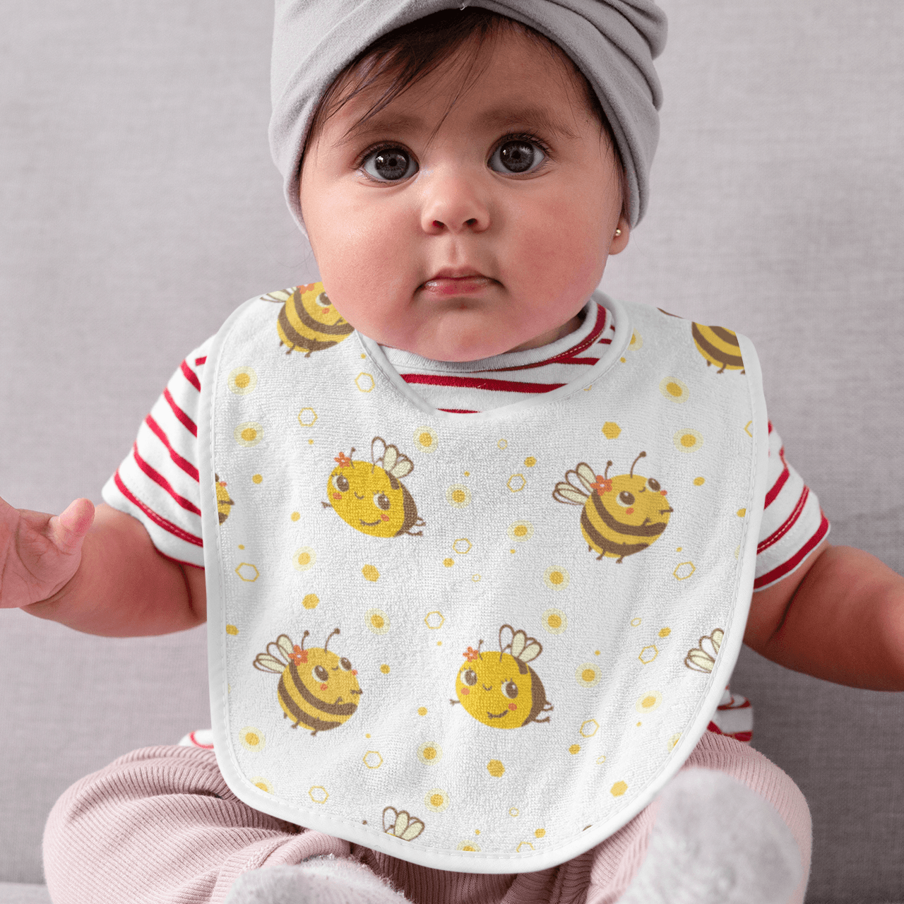Baby muslin bib with cute yellow and brown honeybee print – lightweight and absorbent