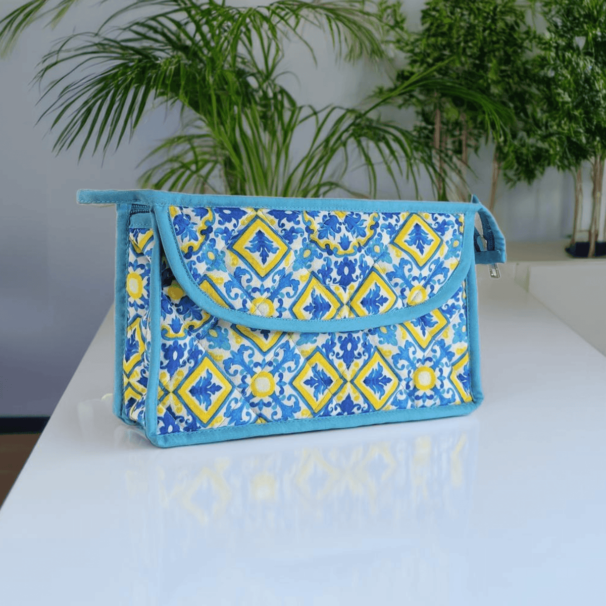 Vintage Cosmetic Travel Case, Women's Makeup Organizer with Compartments I 7.5L x 4.25W