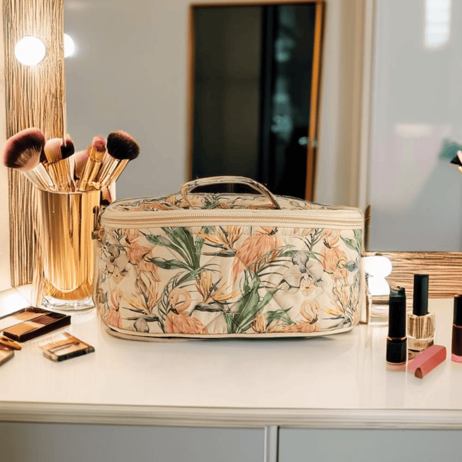 ESSENTIALS VANITY KIT